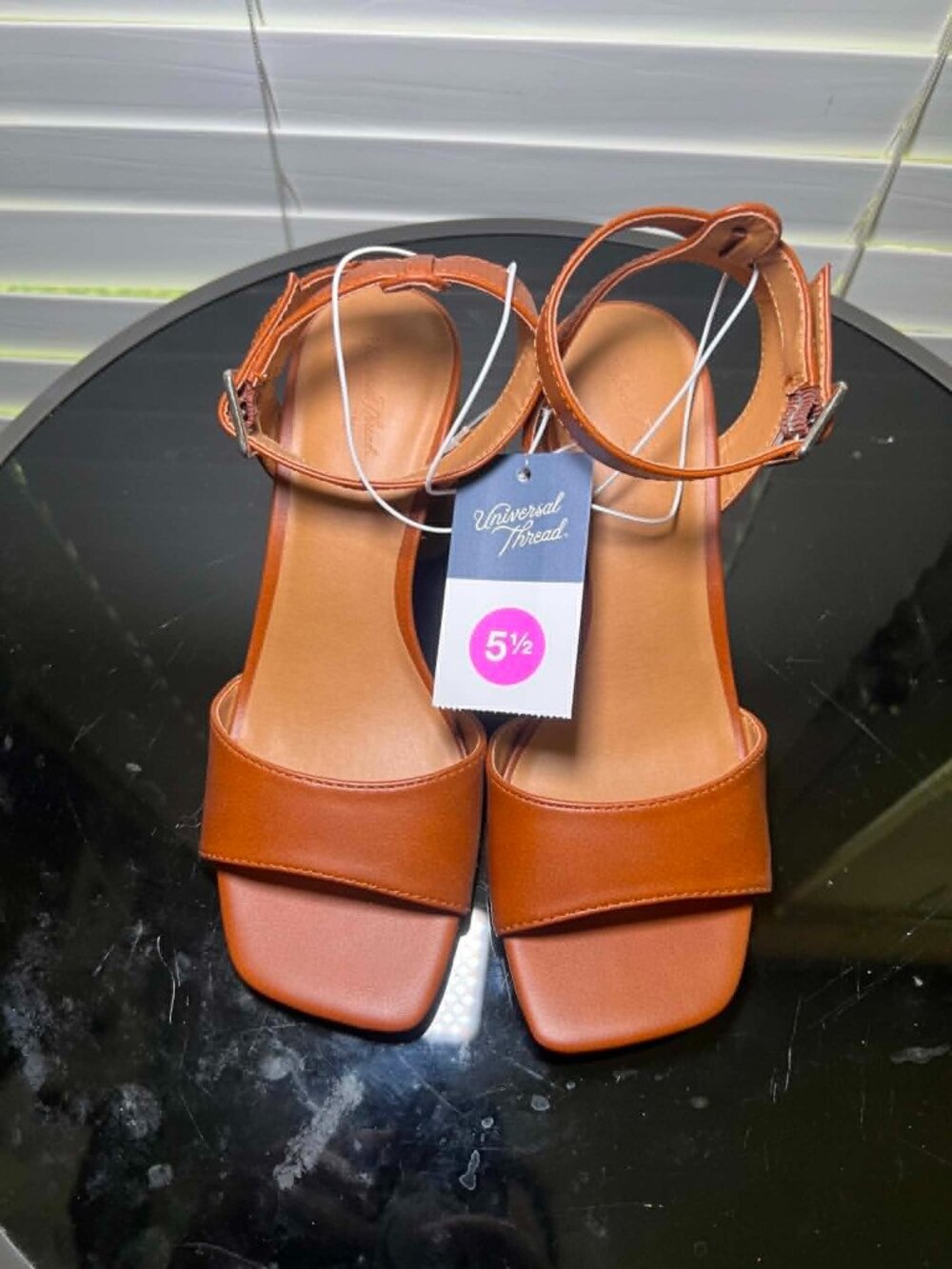 Brand New with Tags Universal Thread Sandals, Brown, Size 5.5.